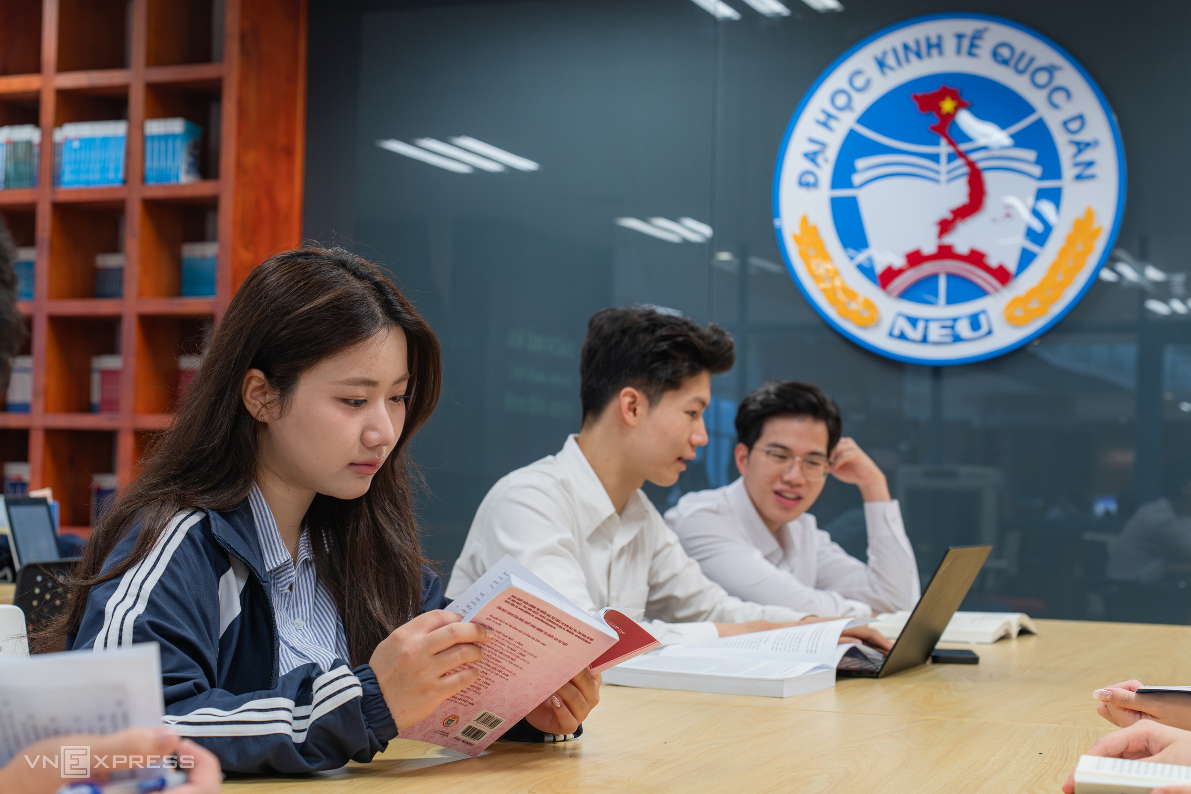 ĐH Kinh tế Quốc dân dự kiến bỏ xét kết hợp IELTS với điểm thi đánh giá năng lực