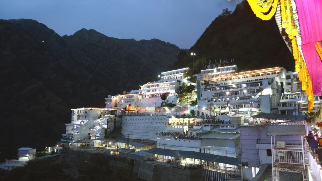 Vaishno Devi yatra: Complete guide to registration, route, stays, and darshan