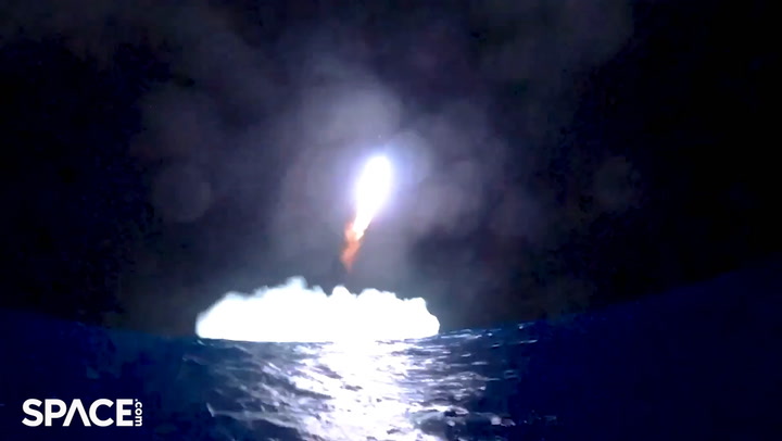 Buoy camera records SpaceX Starship Flight 5 splashdown and subsequent ...