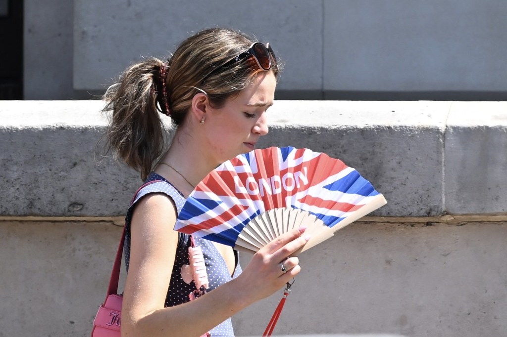 UK heatwave latest: Red weather warning in place today across London ...