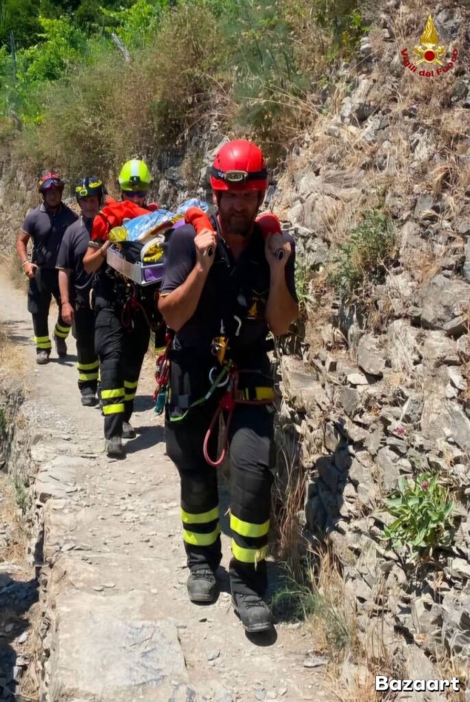 Cinque Terre: turista colta da malore su un sentiero, intervengono i ...