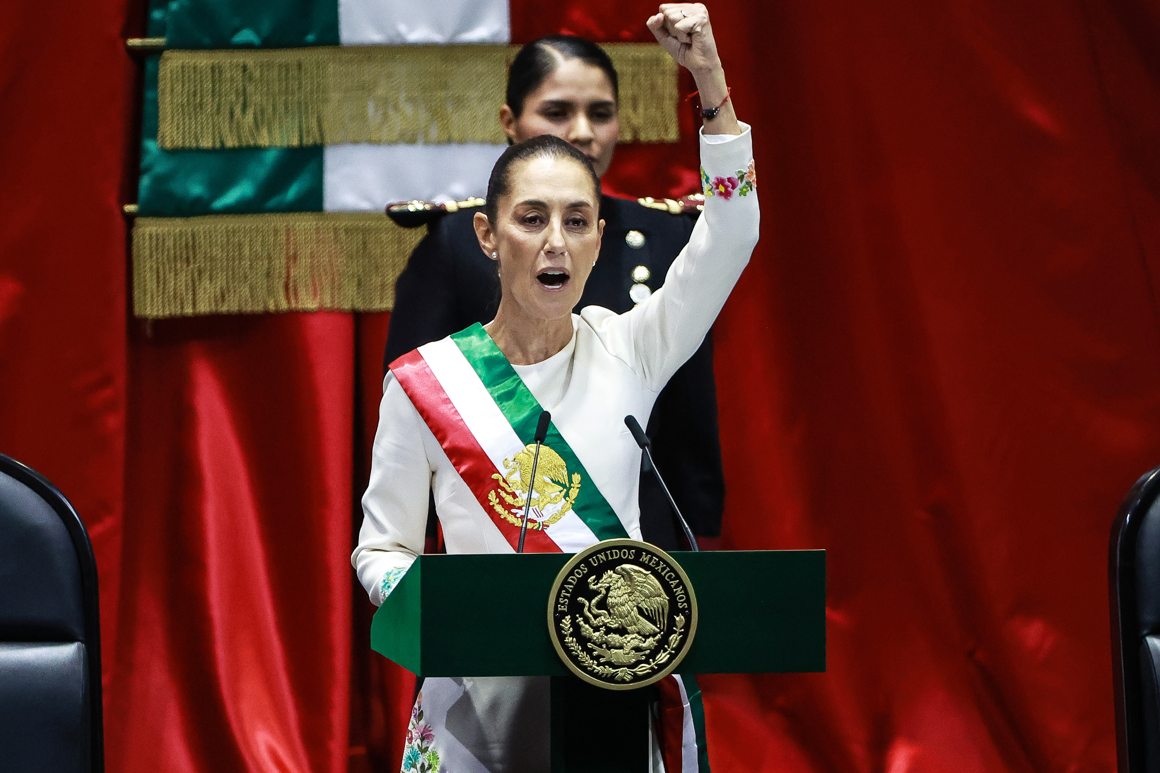Sheinbaum decreta home office y suspende clases en CDMX por el próximo ...