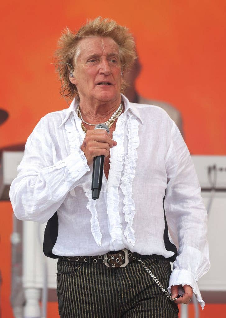 Rod Stewart forced to defend himself amid major backlash: 'It wasn't a ...