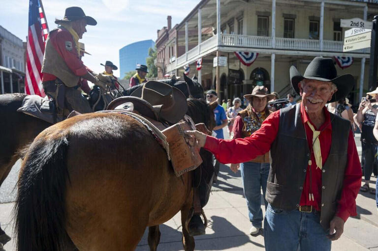 Pony Express arrives in Old Sacramento after 10 days and nearly 2,000 miles