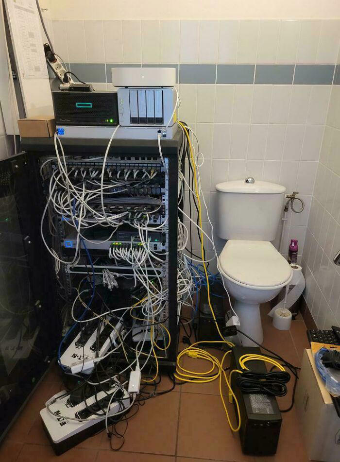 73 electronics fails so bad they basically wrote their own eulogy