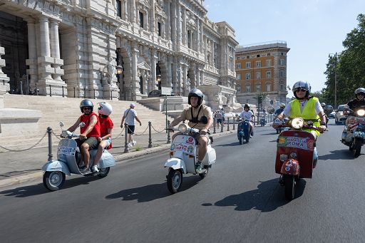 Roma, celebrazioni per gli 80 anni di Vespa: eventi in città