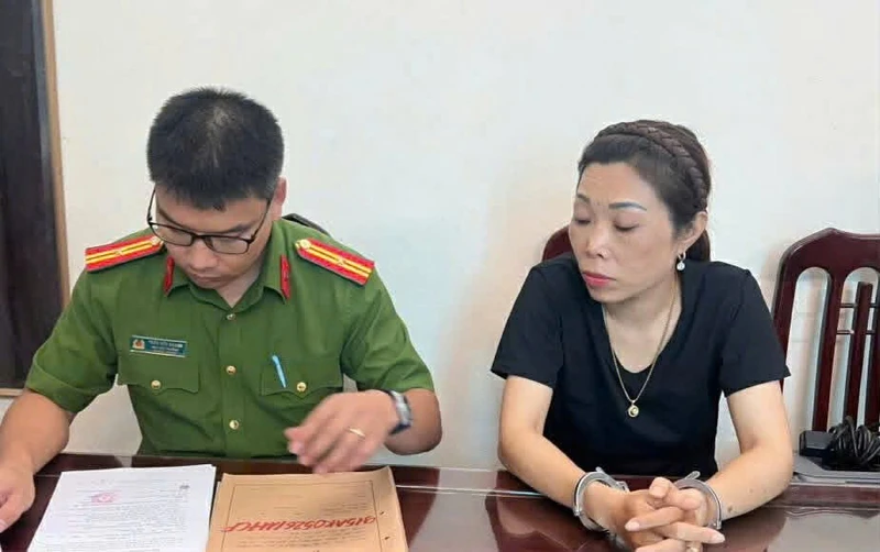 Nổ 'quan hệ khủng' chạy án, người phụ nữ chiếm đoạt hơn nửa tỷ đồng