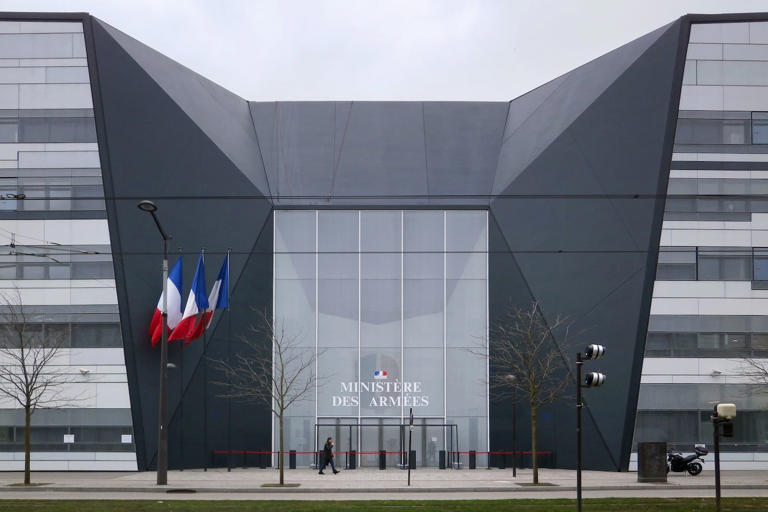 Ministère des Armées : 64 000 civils, l’armée invisible qui ne part jamais au front
