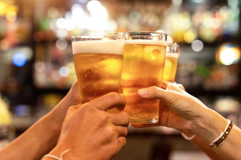 Drinking too much during a heatwave could be lethal (stock)