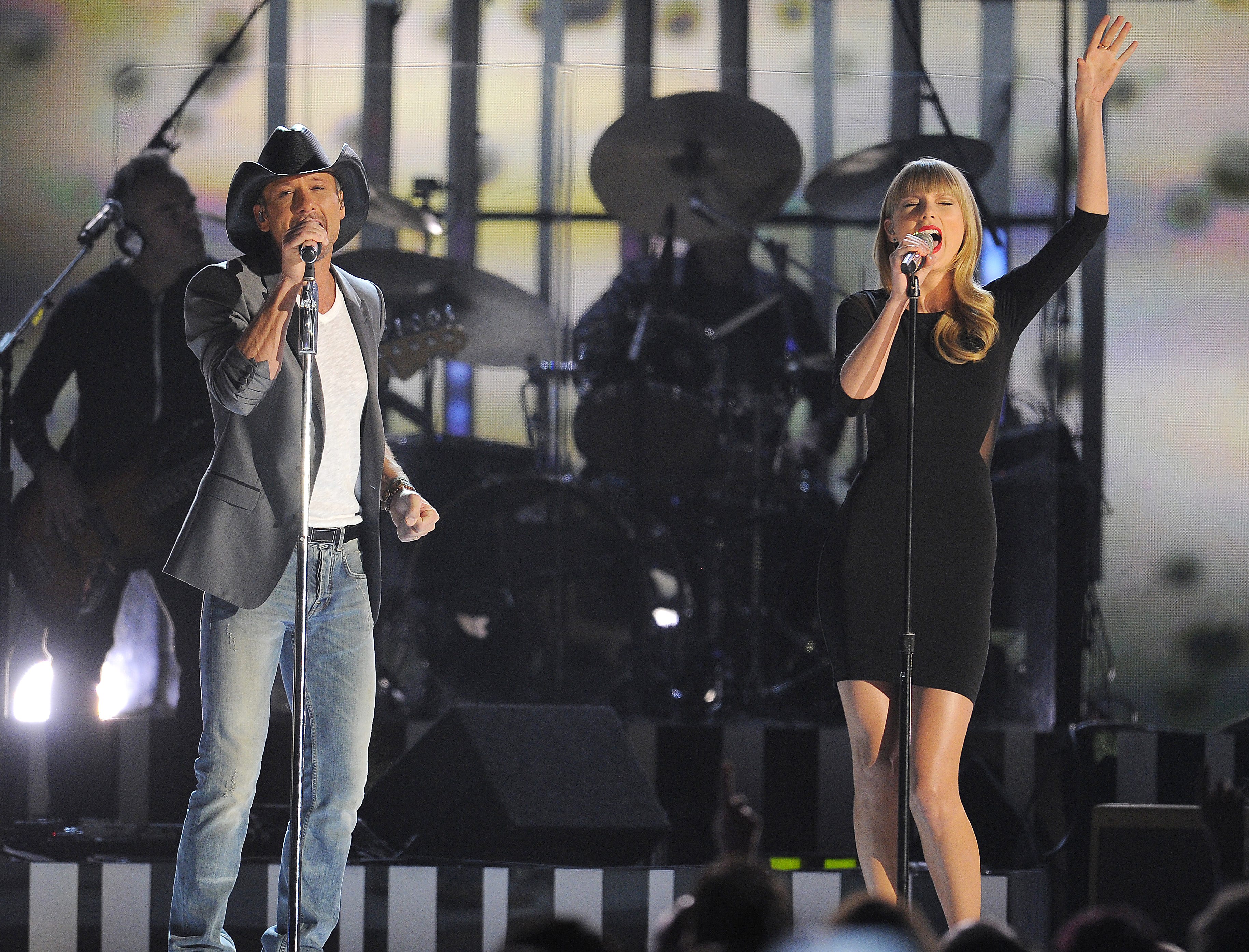 These 13 collaborations helped make Taylor Swift a country music icon