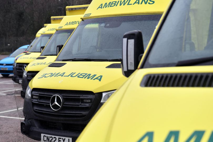 Ambulance handover delays still a problem in Wales, report finds