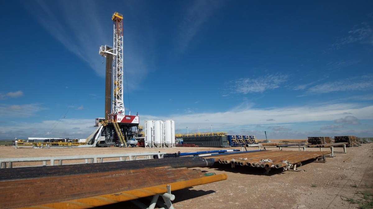 US drillers add oil, gas rigs as Hormuz transit resumes