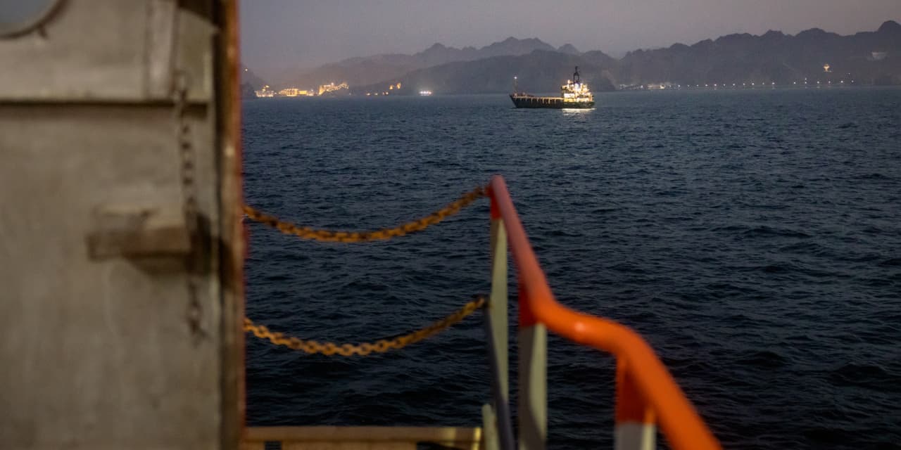 Global oil prices rise above $95 a barrel for the first time in 6 weeks as hopes dim for de-escalation of Iran war