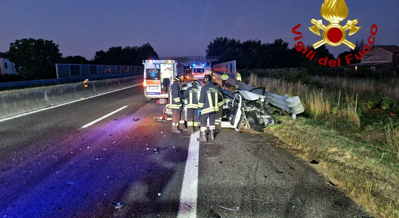 Incidente tra due auto e un camion in autostrada A13: grave una persona ...
