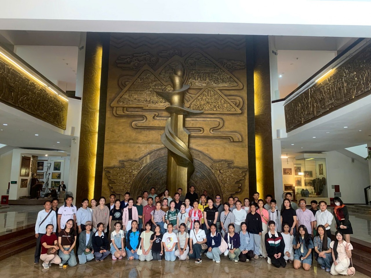 Hoạt động giao lưu, tham quan các di tích lịch sử, văn hóa và trao đổi kinh nghiệm giảng dạy môn lịch sử giữa ngành giáo dục tỉnh Quảng Trị và 4 tỉnh