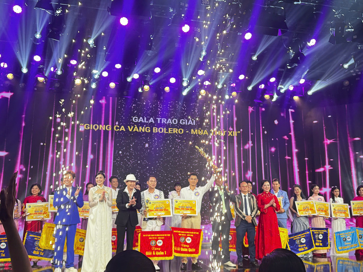 Chàng trai từng trượt đại học, xuất khẩu lao động, giành quán quân Bolero
