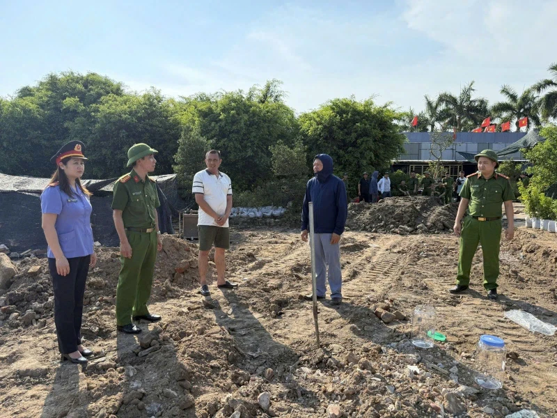 Khởi tố 2 người tự ý san lấp đất công