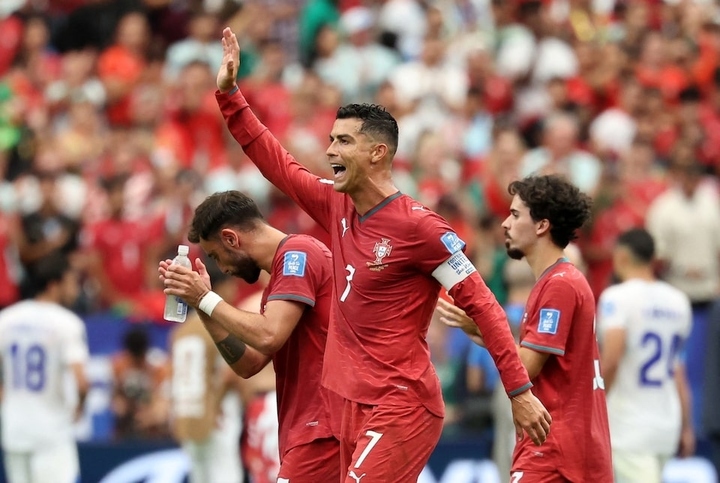 Ronaldo nhận tin vui, Bồ Đào Nha chưa đá vẫn chắc suất đi tiếp