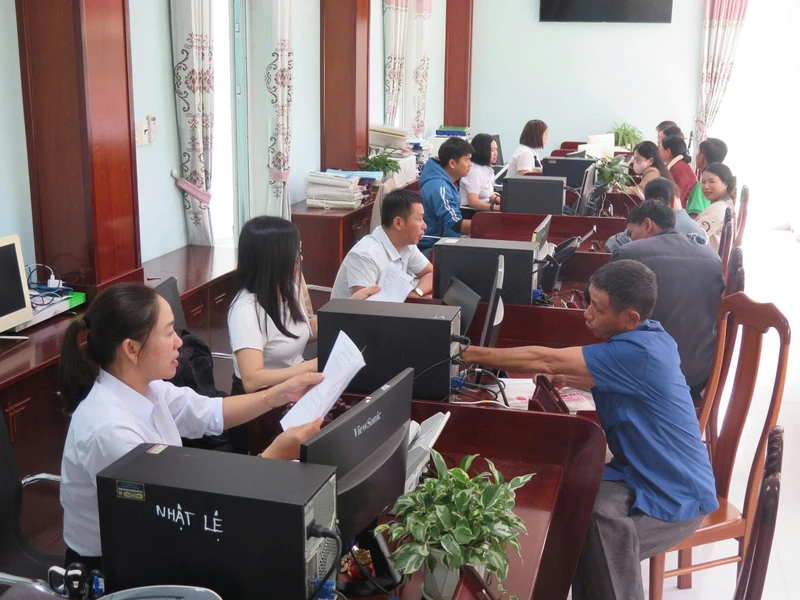 Quảng Ngãi thu hồi tiền hỗ trợ hơn 400 cán bộ không đủ điều kiện sau sáp nhập