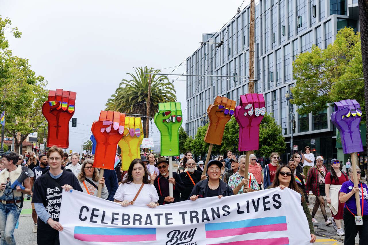 SF Trans March: Thousands kick off LGBTQ Pride weekend by rallying ...
