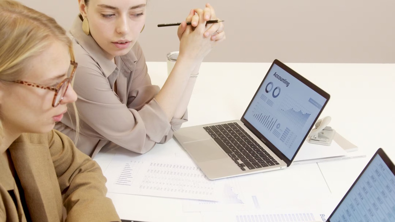 Investment-scam apps look real until the cash is gone, and victims even ...