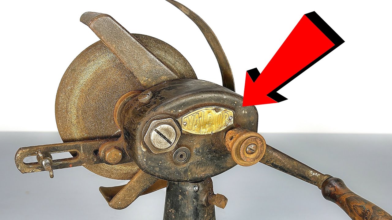 1933 French hand cranked grinder - restoration