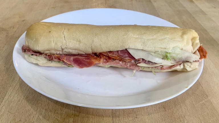 Jimmy John's VS Jersey Mike's: Which chain makes the best Italian sub?