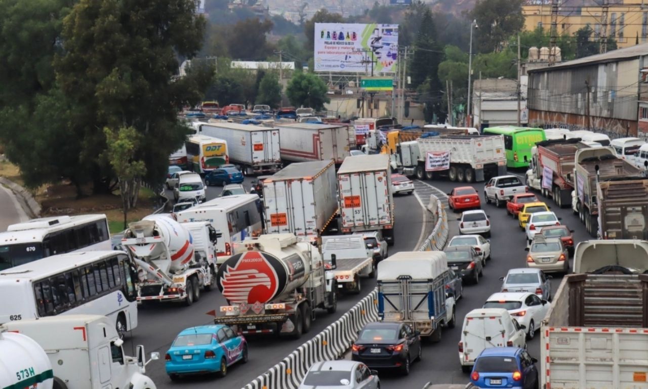 Bloqueos en 5 carreteras y autopistas por accidentes y manifestaciones ...