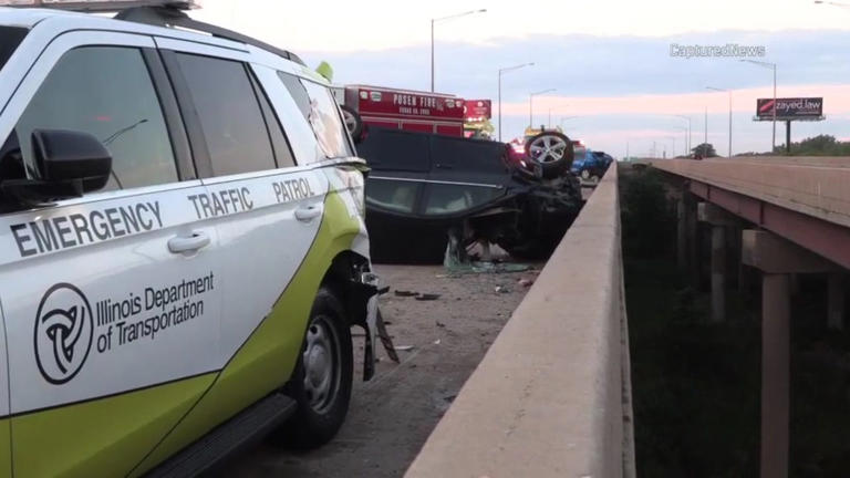 I-57 crash in Chicago suburb leaves 1 dead, CDOT worker hurt, ISP says