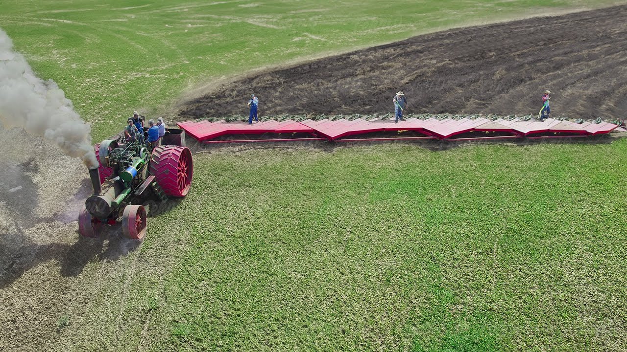 When the largest steam tractor ever built shows its full power