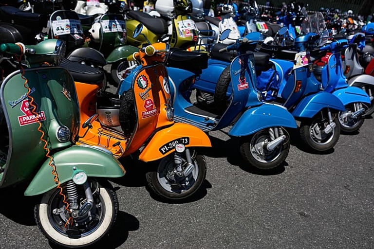 Vespa celebrates 80 years with a grand parade in Rome