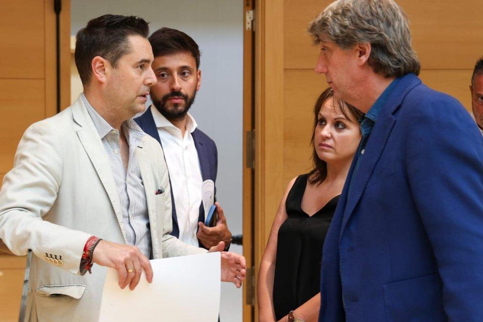El PSOE intenta en secreto una subida de gastos políticos en las Cortes ...