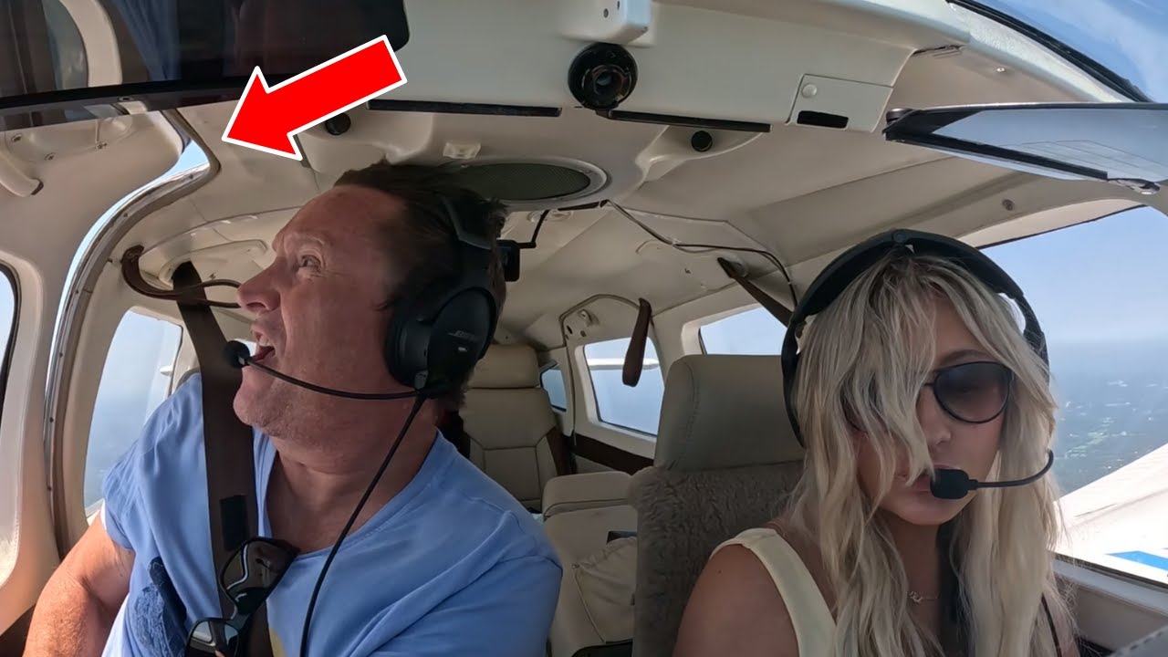 My airplane door failed in flight | Emergency?