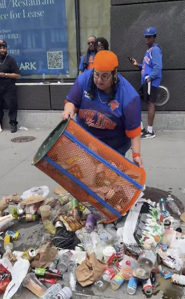 New York gives Knicks championship trash cans after thefts