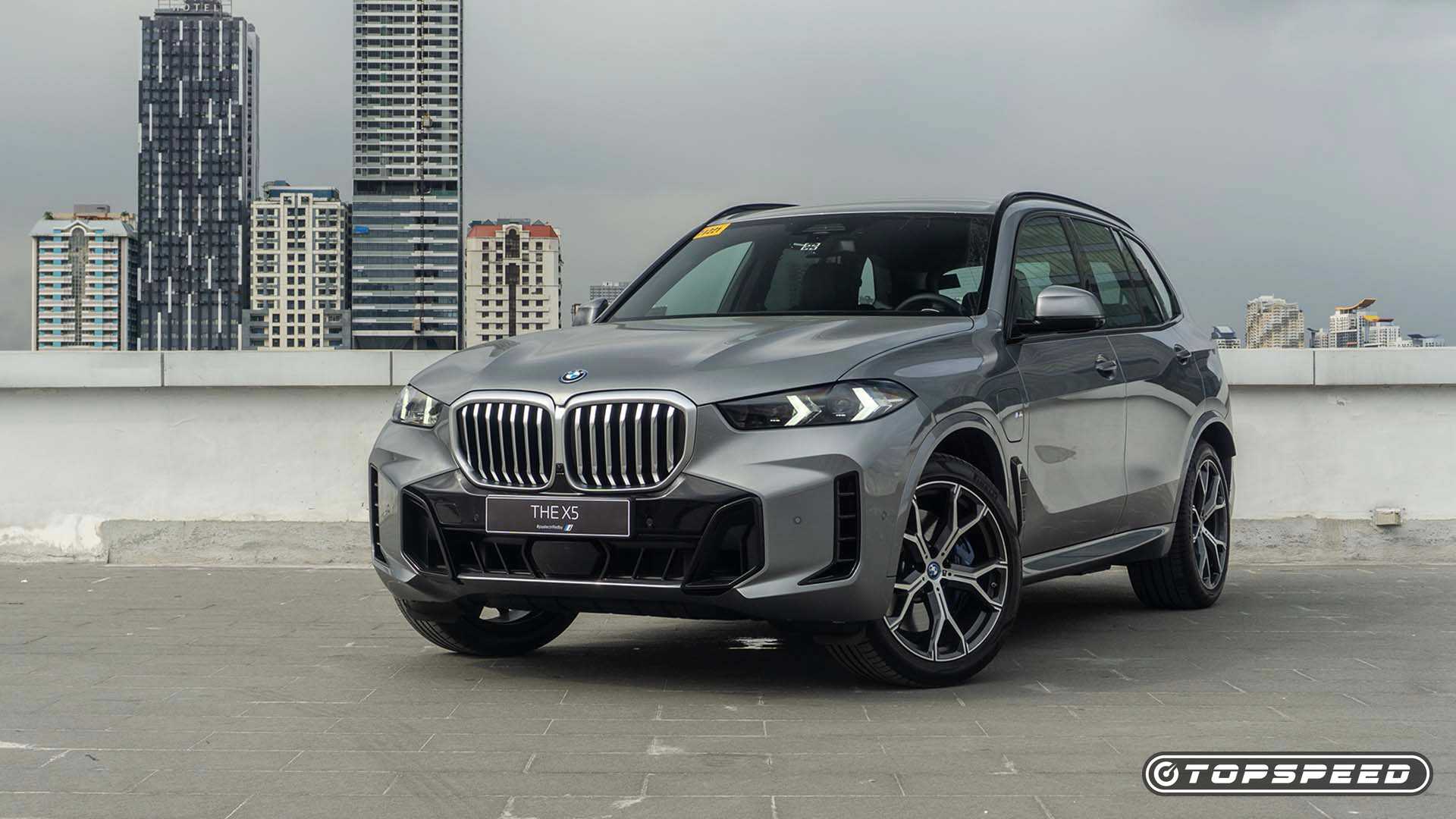Front 3/4 view of the 2026 BMW X5 xDrive50e