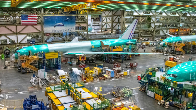 The largest commercial jet engine on Earth also has large and unique ...