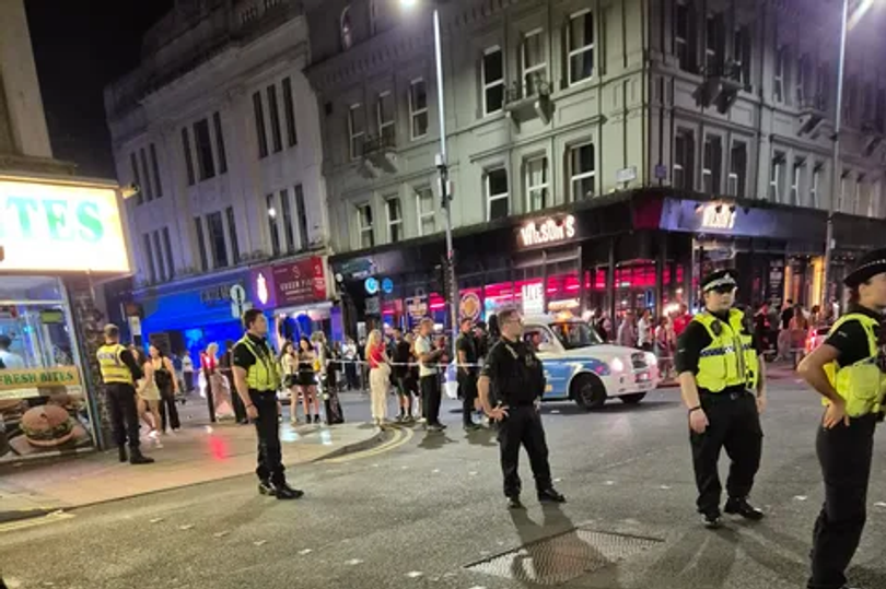 Major police cordon on busy Manchester city centre road amid serious ...