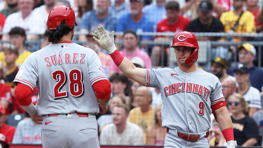 Suárez's three-run home run lifts Reds to 9-7 win in rainy conditions ...
