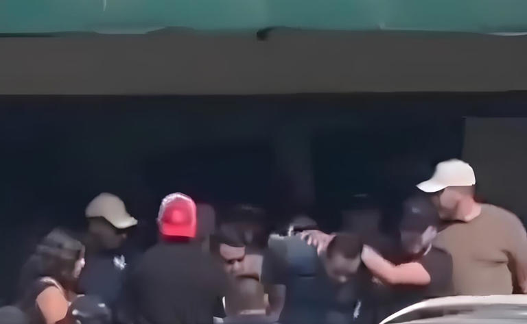 Jovany Santa Cruz Molina, alias "La Muñeca", fue detenido por su participación en asesinatos relacionados con Clara Brugada. | Foto: Captura de pantalla.
