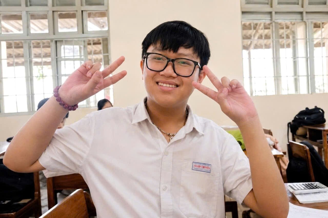Thủ khoa trường chuyên giành 2 điểm 10 Toán