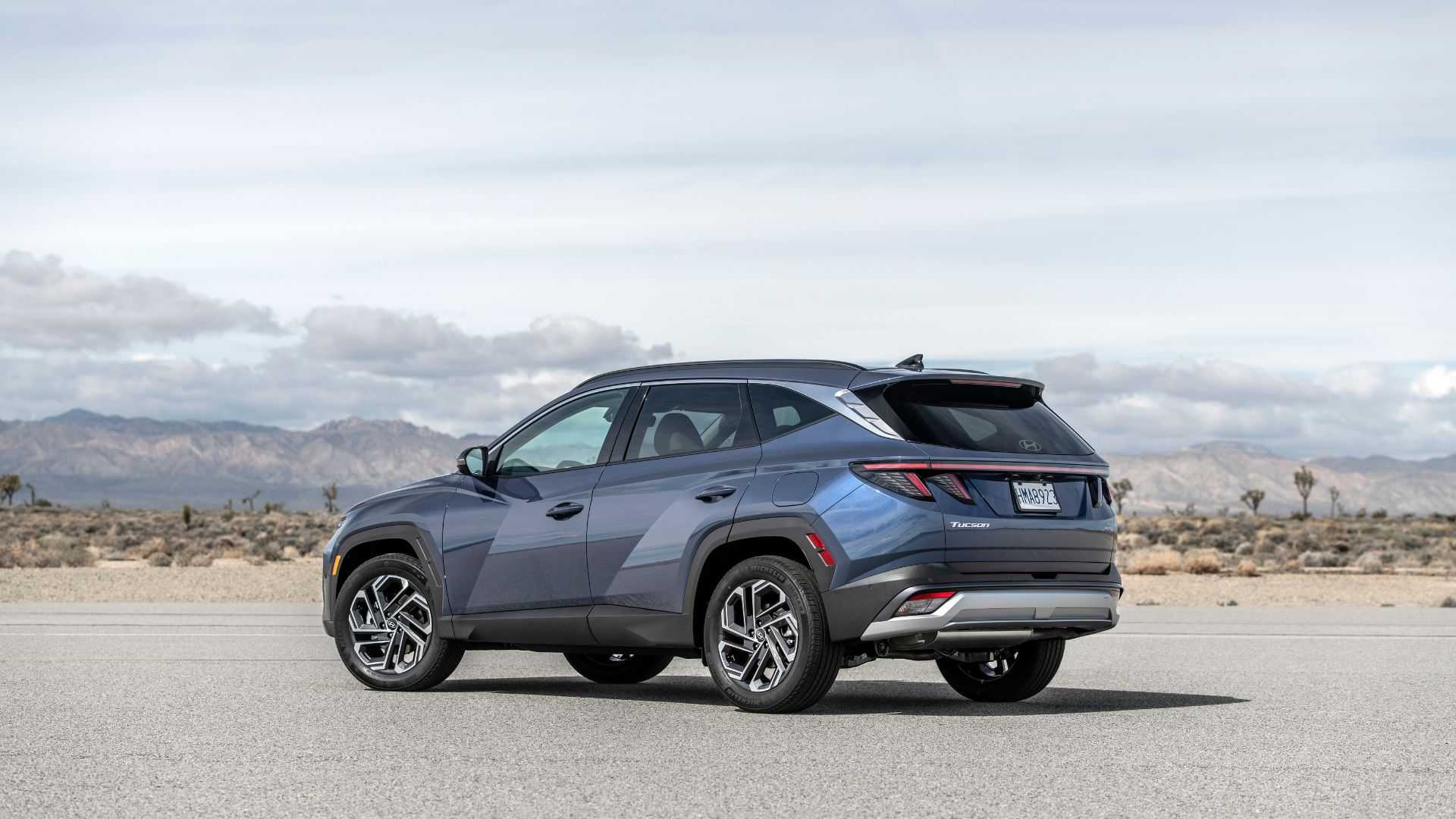 2026 Hyundai Tucson Hybrid rear 3/4