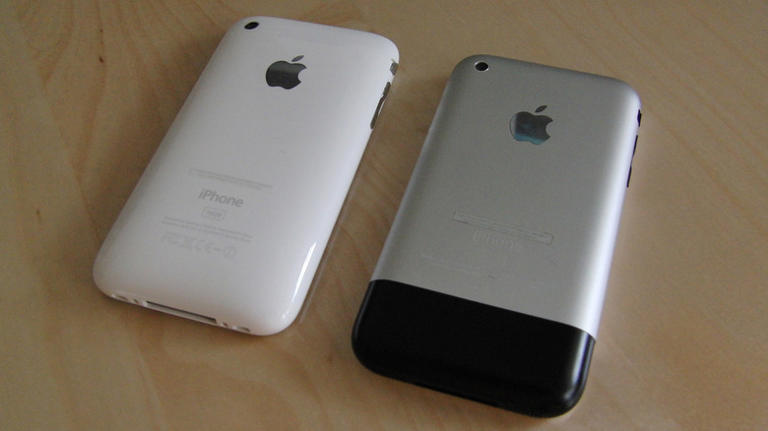 iPhone or iPod touch – Which Apple product came first?