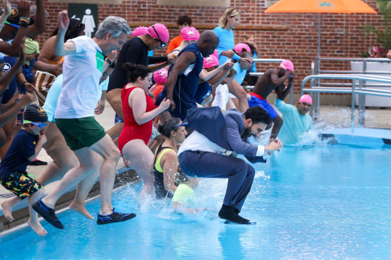 Zohran Mamdani jumps into NYC pool to kick off summer tradition — while ...