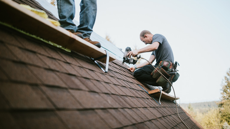 What is the average lifespan of asphalt shingle roofing?