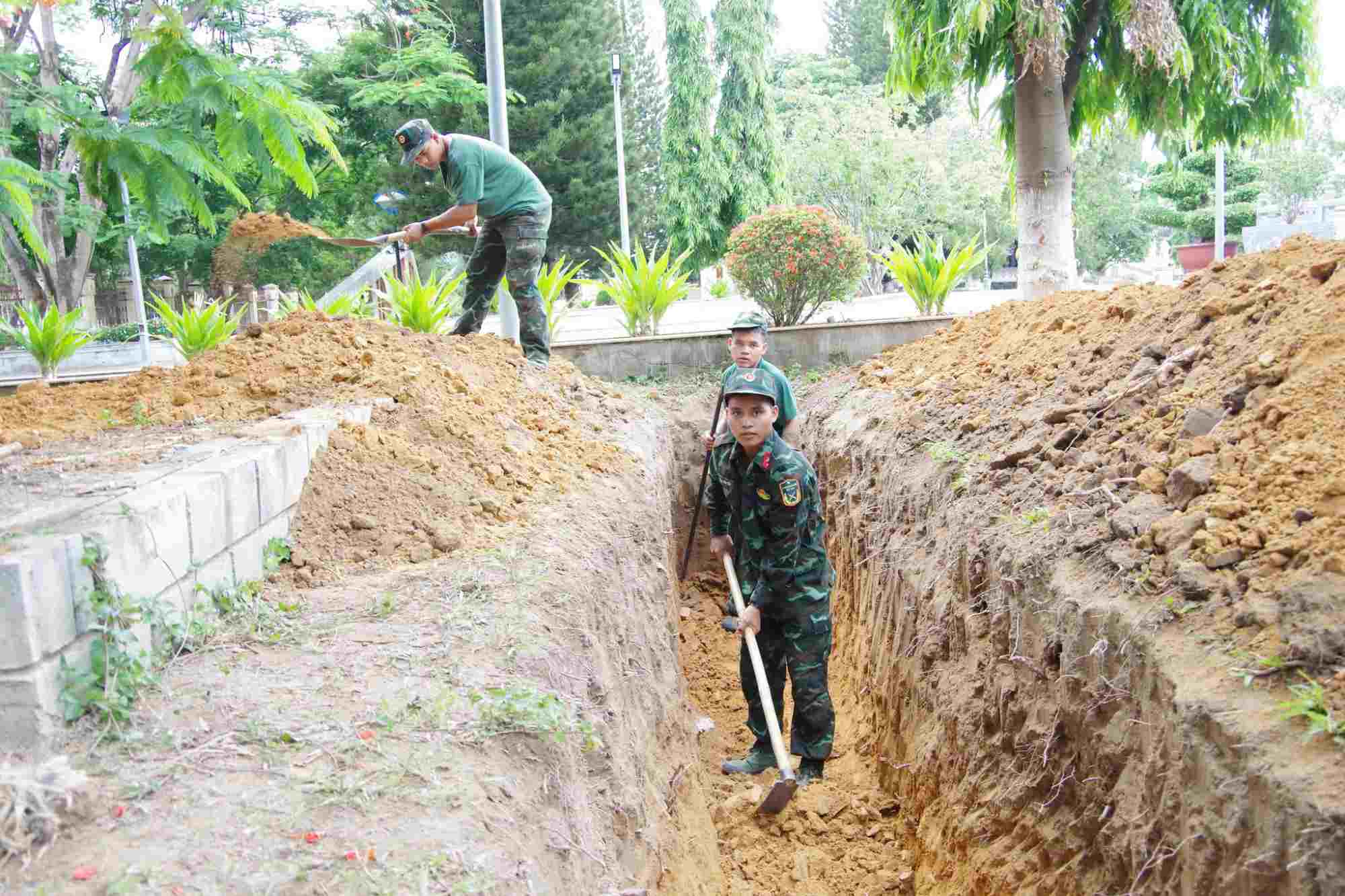 Quảng Ngãi đào hơn 500m hào để tìm kiếm hài cốt liệt sĩ