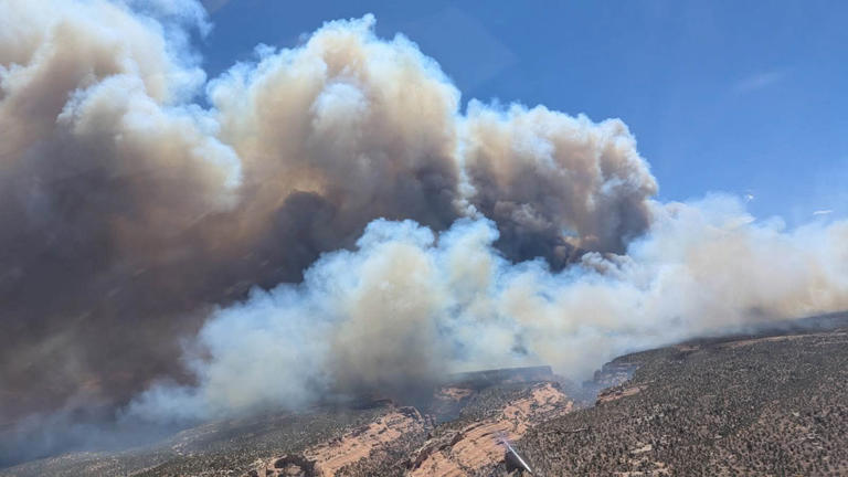 Snyder Fire burns across Colorado/Utah state line, 30,000+ acres, 95% ...