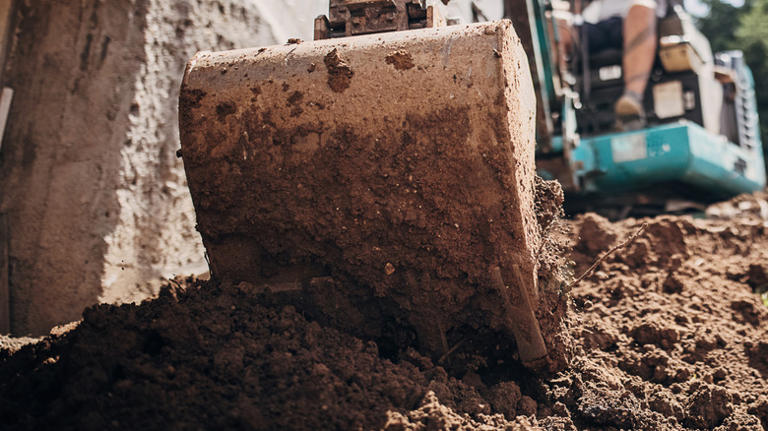 5 handy uses for Harbor Freight's towable backhoe