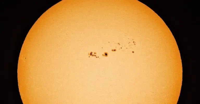 Shocking sunspot: The solar “monster” 40 times bigger Tthan Earth Rrevealed