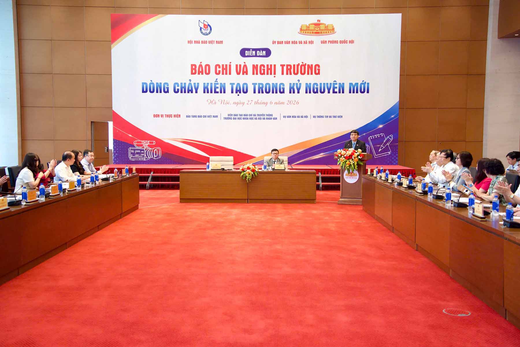Báo chí là cầu nối quan trọng giữa Quốc hội với cử tri và Nhân dân