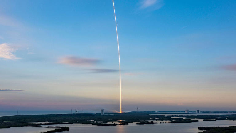 SpaceX successfully recovers first 'Starfall' reentry capsule